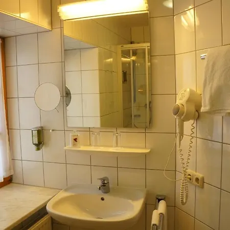 Der Obere Wirt Zum Queri Szálloda