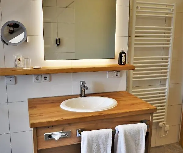 Otel Der Obere Wirt Zum Queri 4*